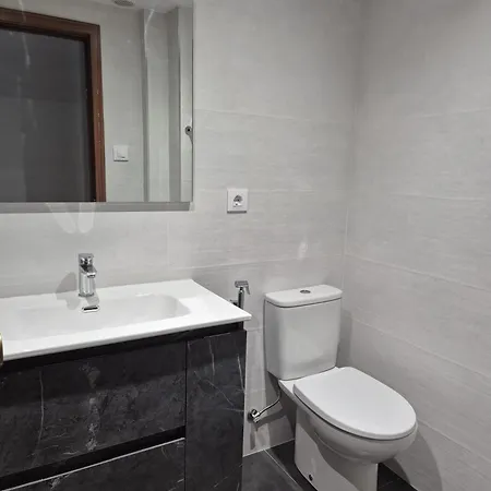 En La Romareda A 10 Min Del Centro En Tranvia - Alfonso *